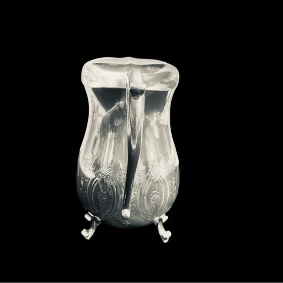 LEONARD FLORAL THEME
SILVERPLATE VINTAGE
FOOTED ICE LIP PITCHER /
JUG 8 1/2" - Picture 4 of 12